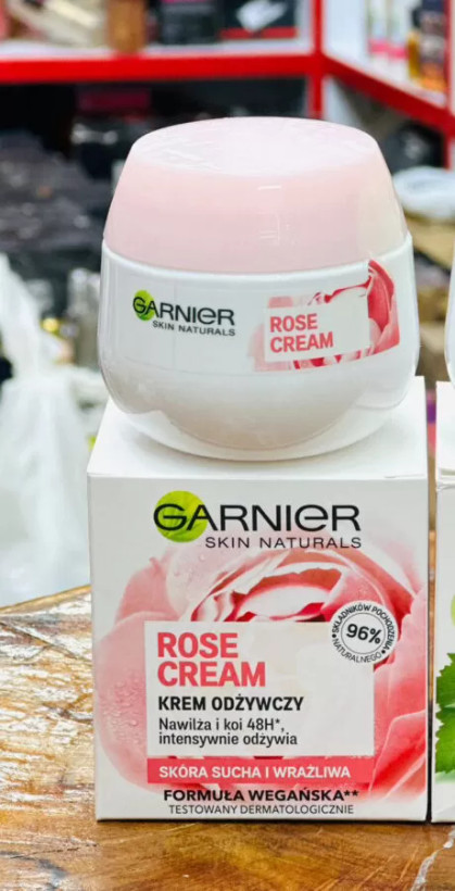 کرم بمب آبرسان گارنیر حاوی عصاره گل رز مناسب پوست حساس رز حجم 50 میلی